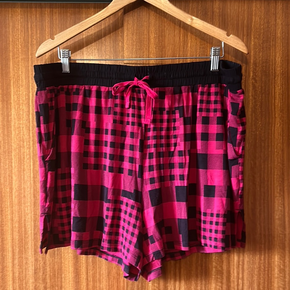 Worn once, soft/lightweight pj shorts are a blend of Viscose+Elastane by Deesse